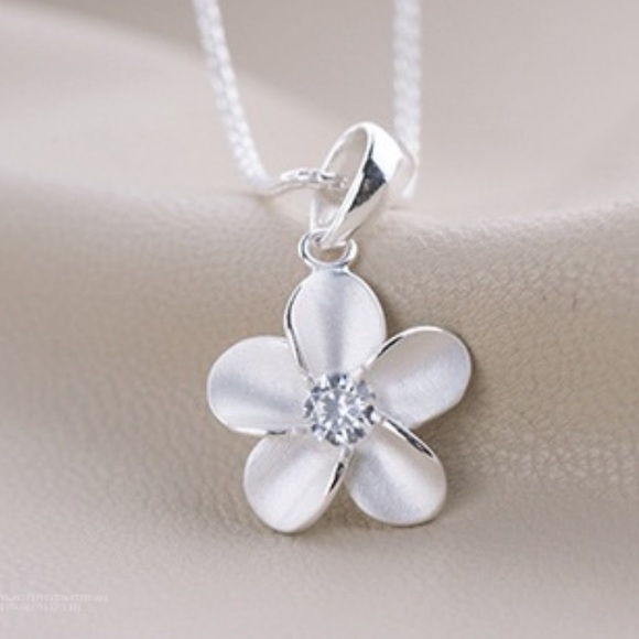Jewelry - NEW | CZ flower pendant necklace